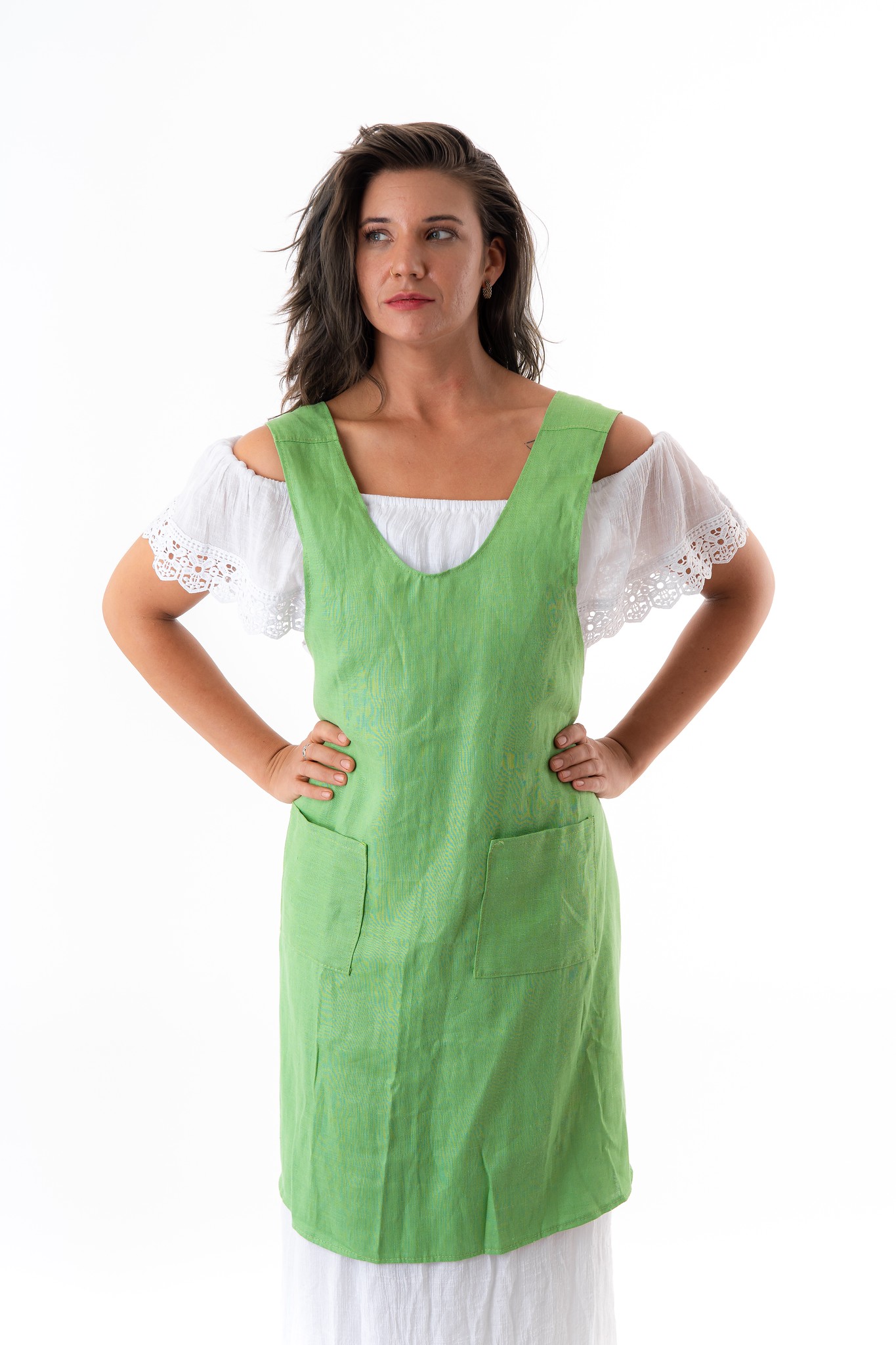 Linen crossback apron - Image 4
