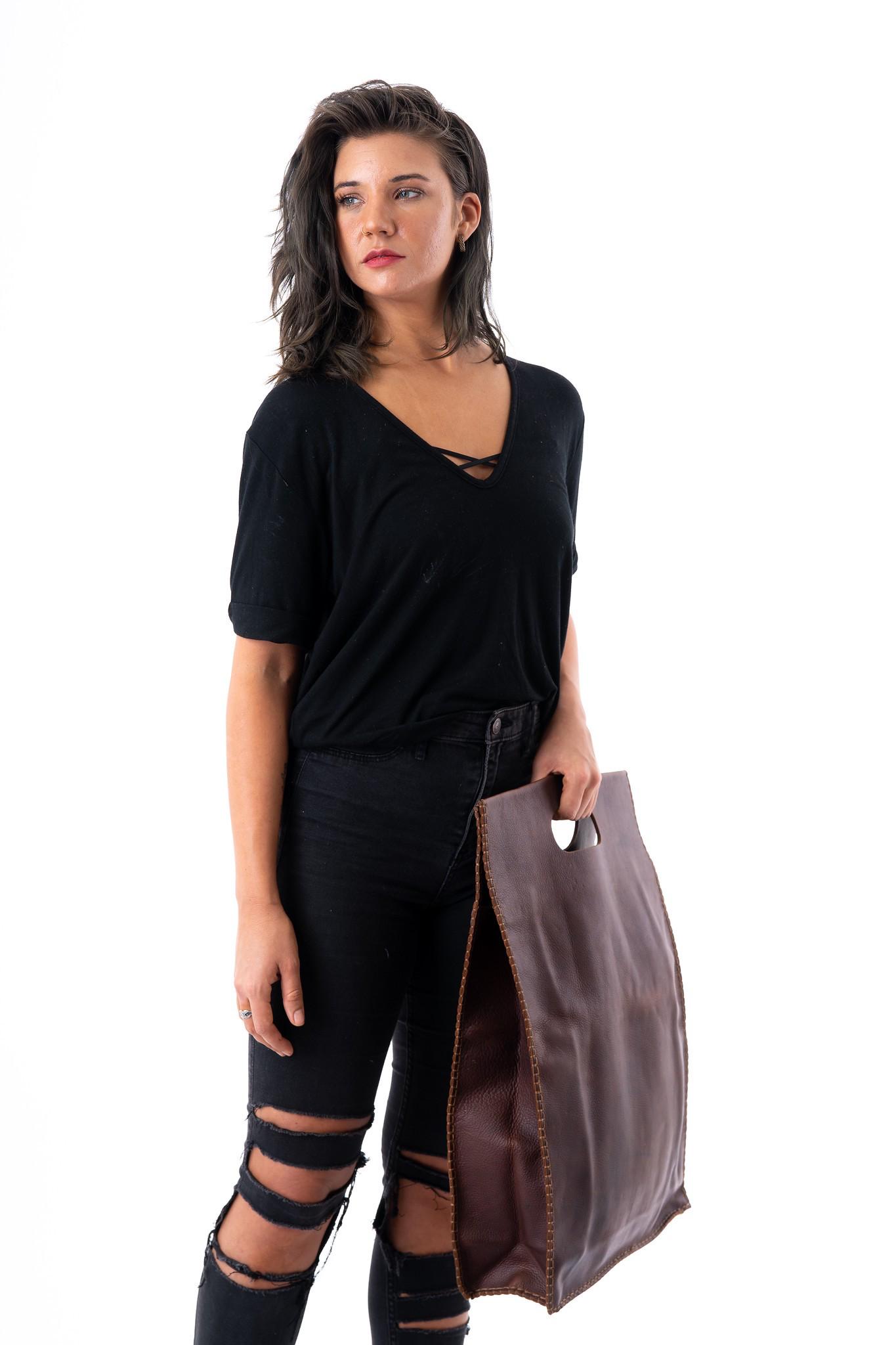 Minimalist Full-Grain Leather Laptop Bag - Image 2